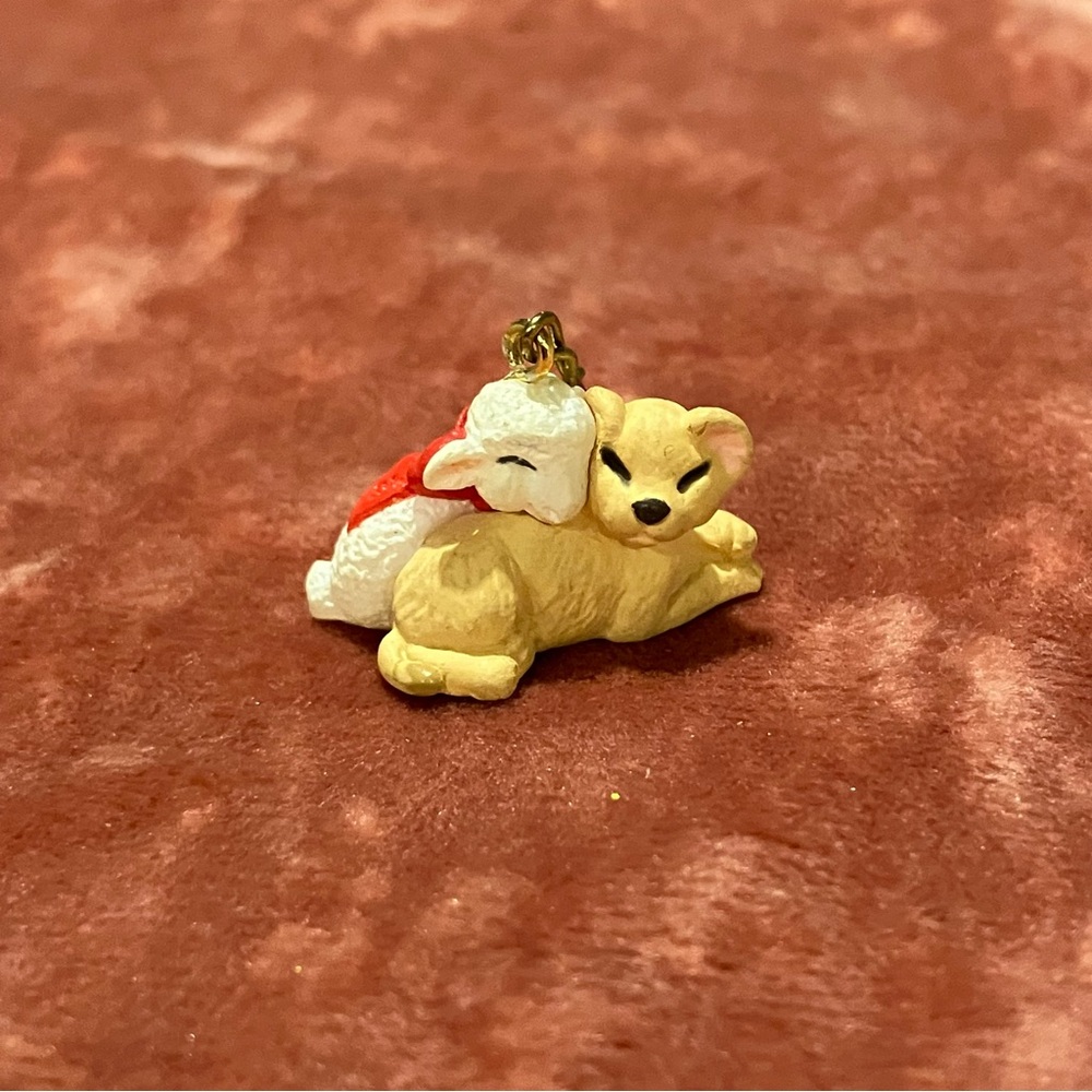 Hallmark Keepsake Miniature 1996 Peaceful Christmas Ornament